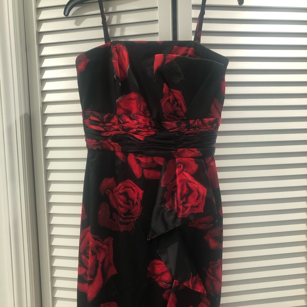 W&B floral body con dress with straps